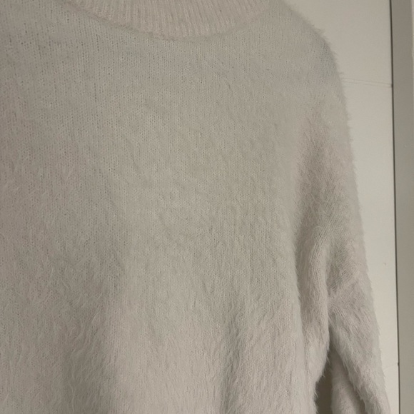H&M White Fuzzy Sweater - Picture 3 of 4